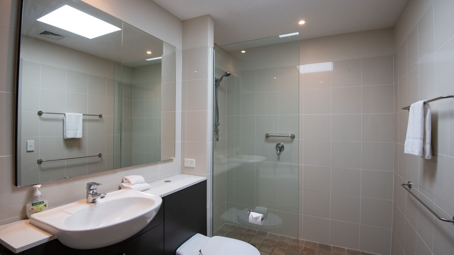 Les Perrieres Chalet - Spacious 2BR Chalet l Gym l Indoor Pool l Tennis l WiFi l BBQ — image 20