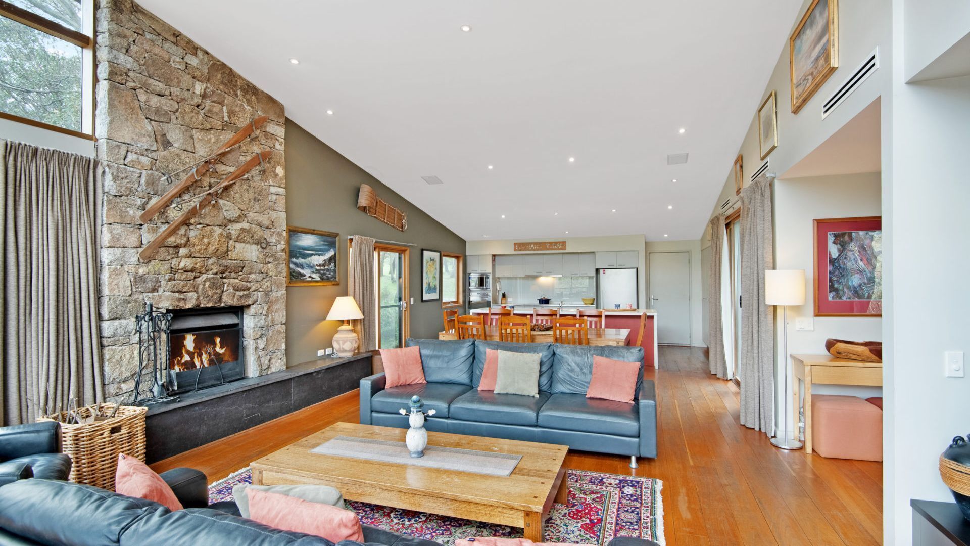 Les Perrieres Chalet - Spacious 2BR Chalet l Gym l Indoor Pool l Tennis l WiFi l BBQ — image 3