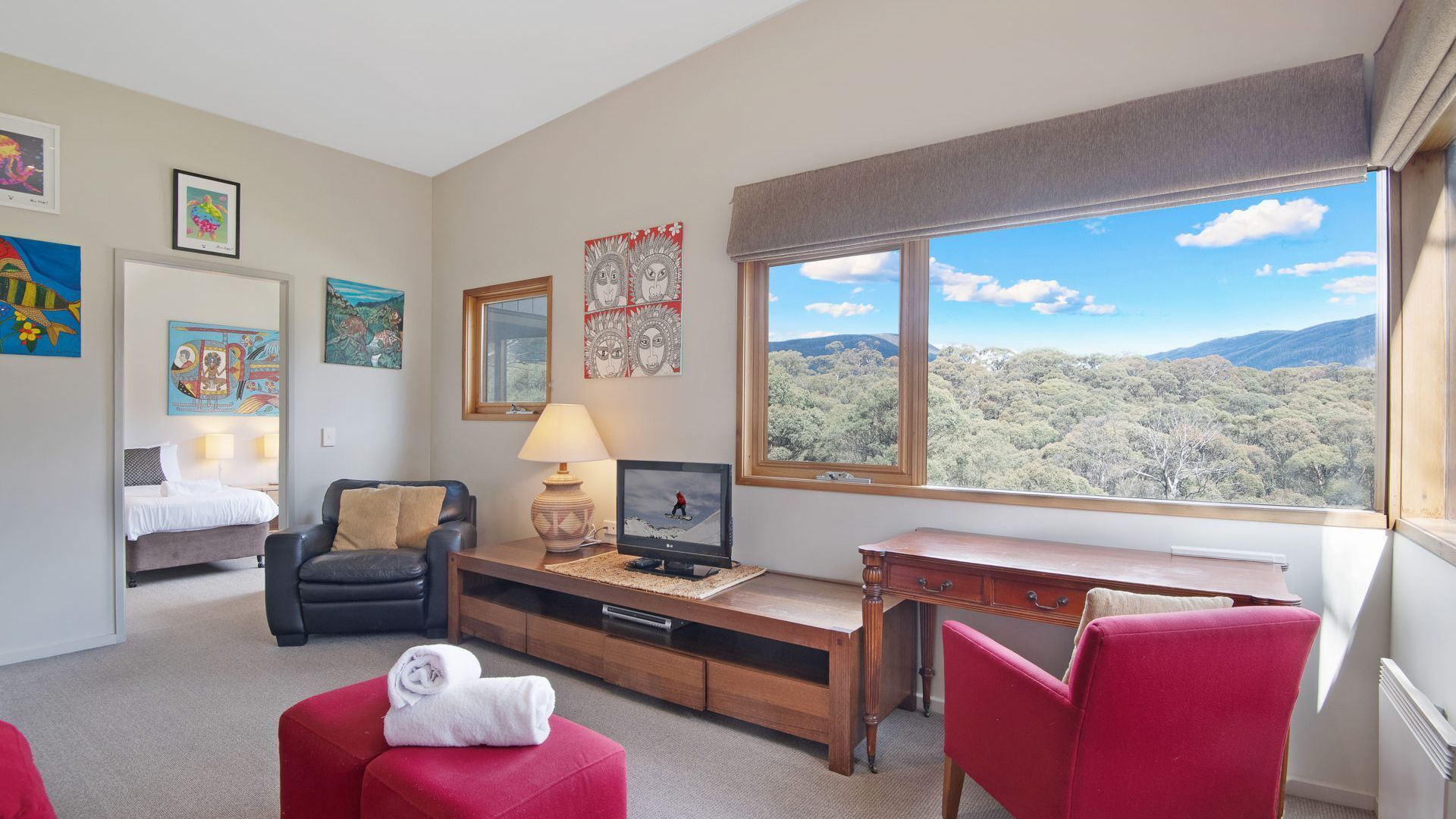 Les Perrieres Chalet - Spacious 2BR Chalet l Gym l Indoor Pool l Tennis l WiFi l BBQ — image 2