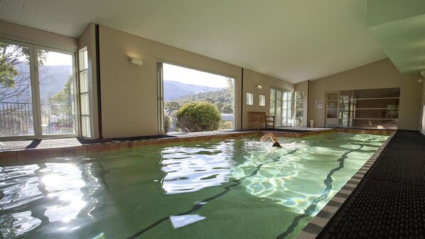 Alberca techada y alberca climatizada