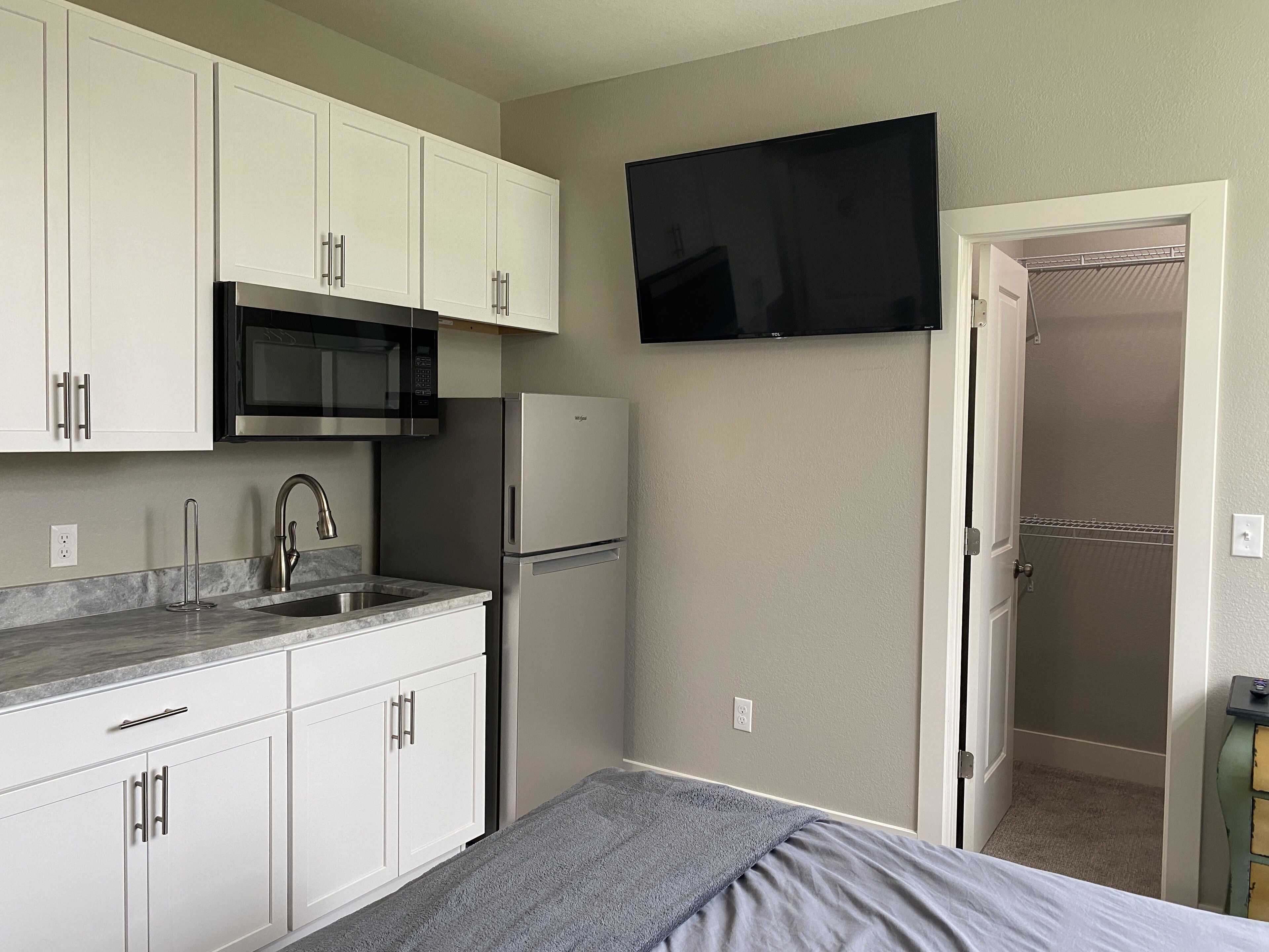 Gorgeous Remodeled Studios! #9