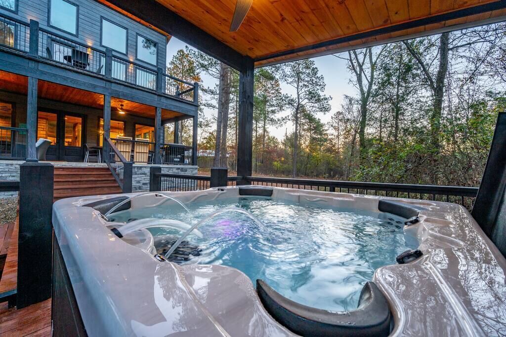 Banyera d'hidromassatge a l'aire lliure