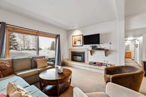 Flat-screen TV, fireplace