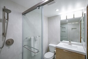 Combined shower/bathtub, hair dryer, towels, soap