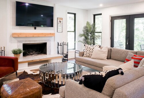 Cozy Modern Nashville Retreat • 10 Min BNA Airport