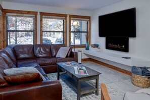 TV, fireplace