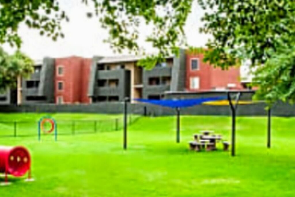 One bedroom quiet gated Luxury Apartment with  On-site Market and No pet fees . 