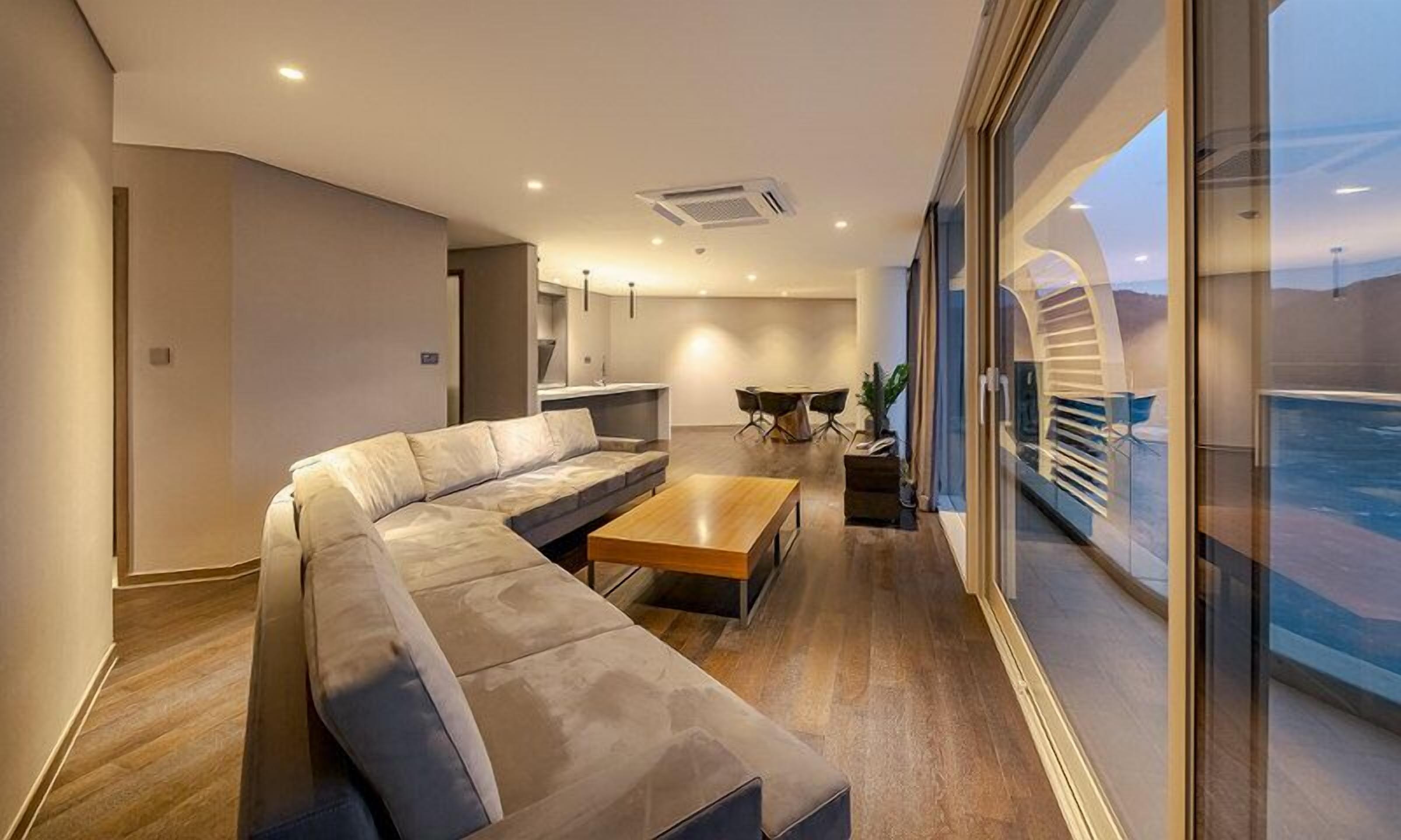 penthouse 701 | premium bedding, down duvets, select comfort beds, free minibar