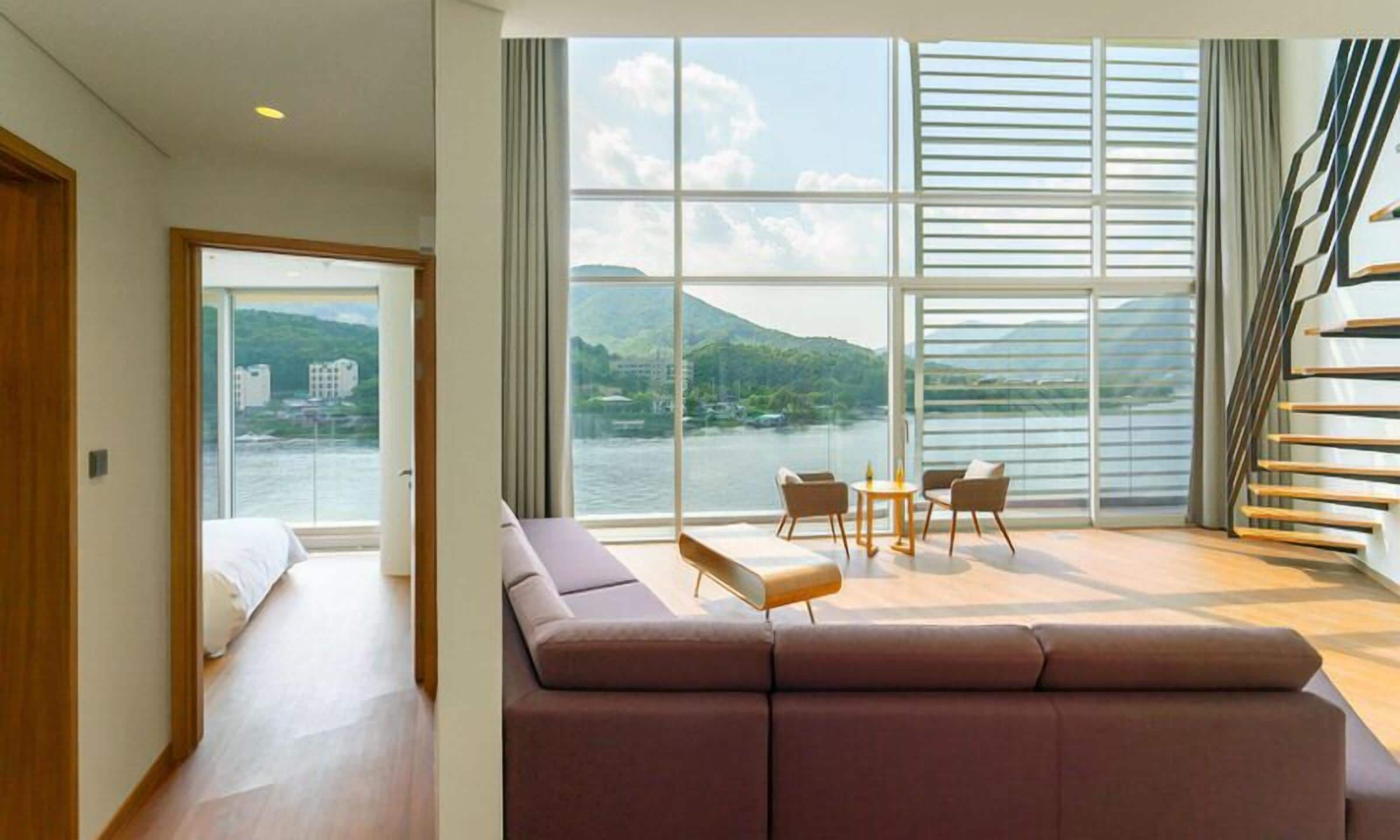 suiteian suite 502 | premium bedding, down duvets, select comfort beds, free minibar