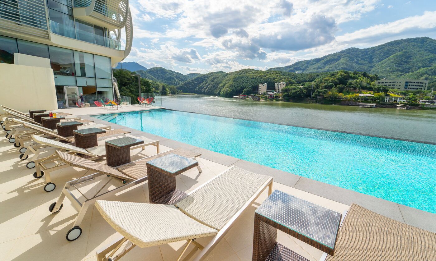 outdoor pool, open 9:00 am to 10:00 pm, pool umbrellas, pool loungers