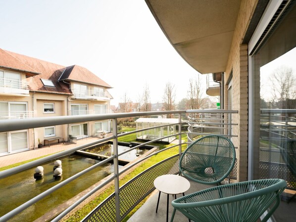 Property grounds - Beautiful apartment for 4 people with WIFI, pool, TV and balcony (De Haan)