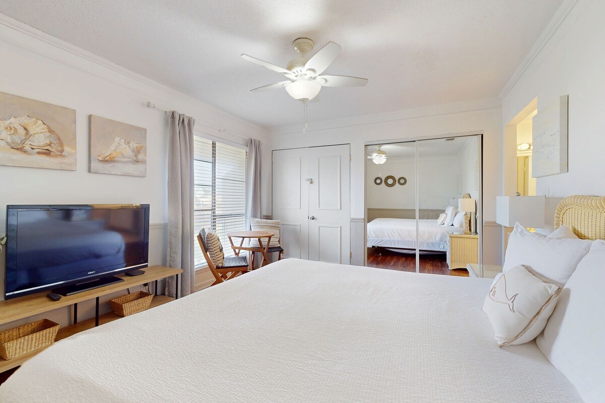 Photo 12 of Waterfront condo in private beach resort, best free amenities in Destin!