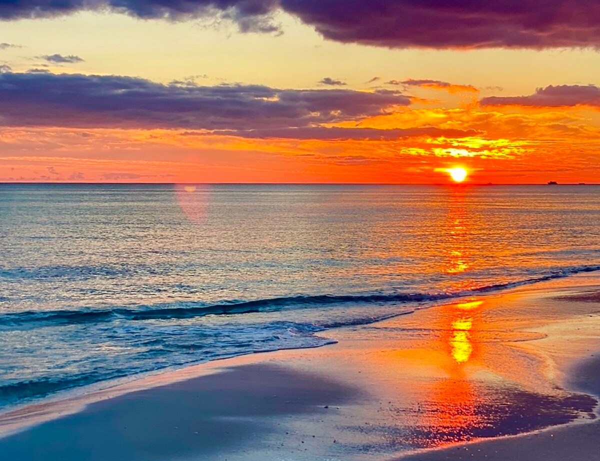 Waterfront condo in private beach resort, best free amenities in Destin!