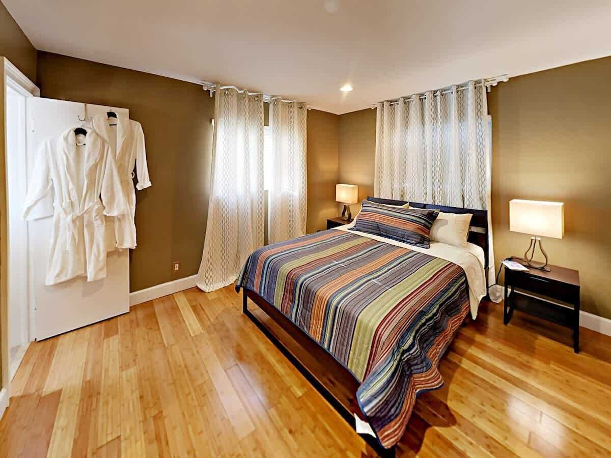 3 bedrooms, desk, iron/ironing board, free WiFi