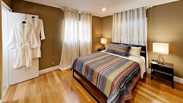 3 bedrooms, desk, iron/ironing board, free WiFi