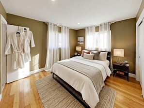 3 bedrooms, desk, iron/ironing board, free WiFi - Hidden Gem Vacation Villa w/Private Heated Pool & TikiHut (Fort Lauderdale)