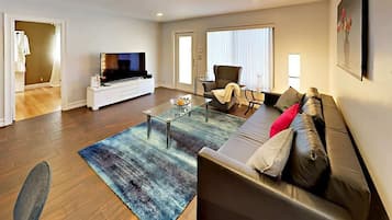 Älytelevisio, kirjoja, työhuone