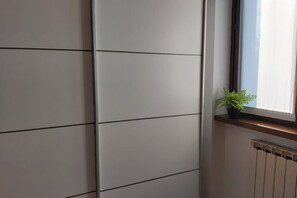 Fridge, microwave, oven, stovetop - Villa Biancospino close by Monate Lake (Travedona Monate)