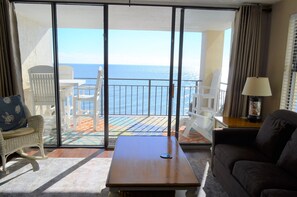 Living area - Surfmaster 409 - Oceanfront in Garden City Beach, SC (Garden City)