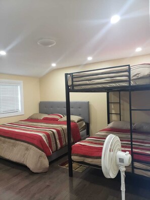 4 bedrooms, free WiFi, bed sheets
