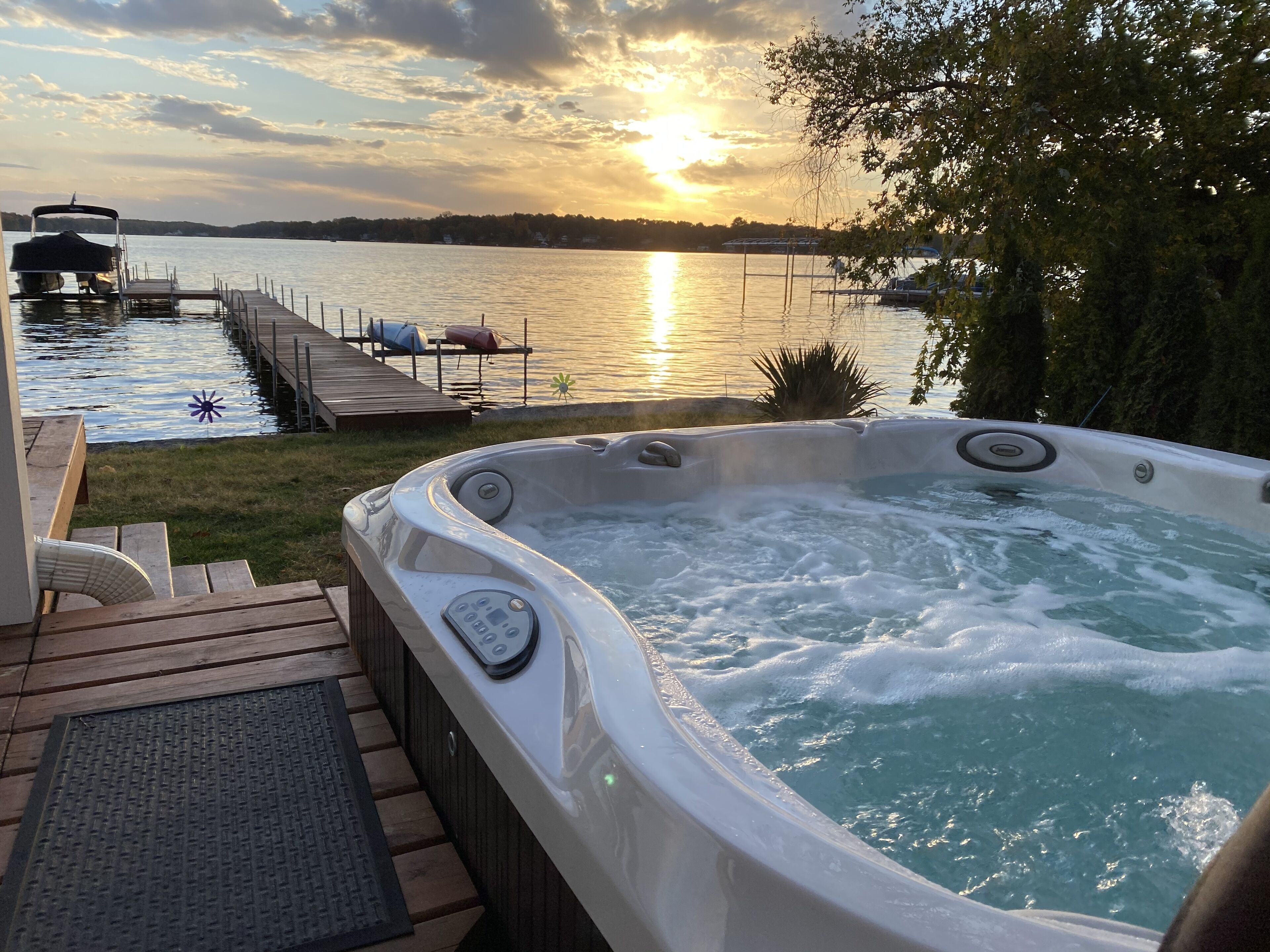 Outdoor spa tub