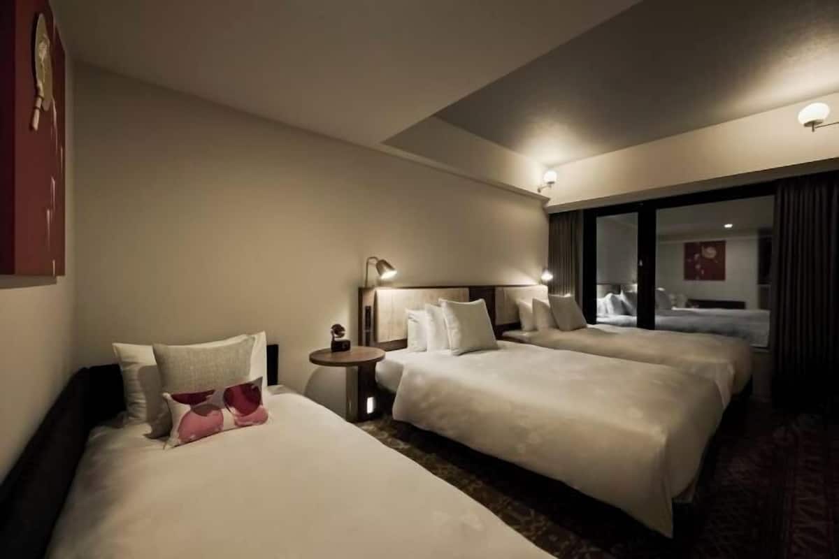 Soundproofing, free WiFi, bed sheets