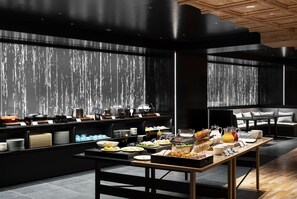 Daily buffet breakfast (JPY 2000 per person) - The Royal Park Canvas Kyoto Nijo (Kyoto)