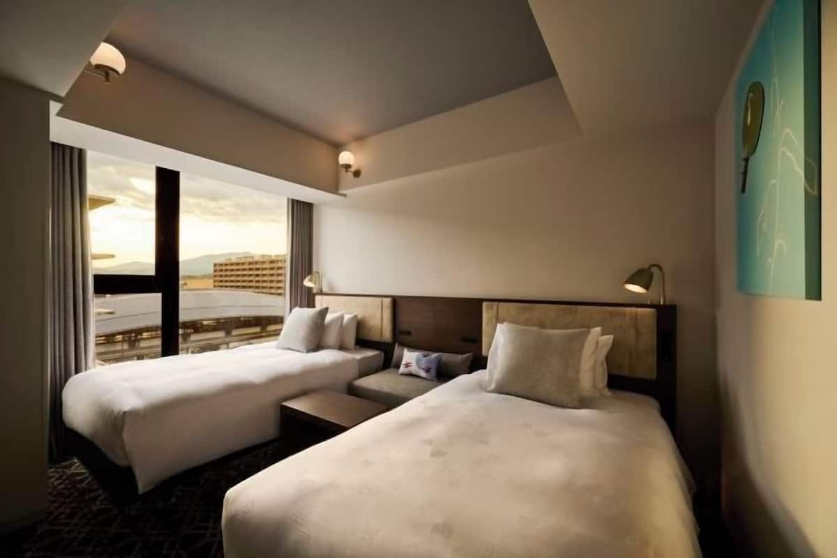 Soundproofing, free WiFi, bed sheets