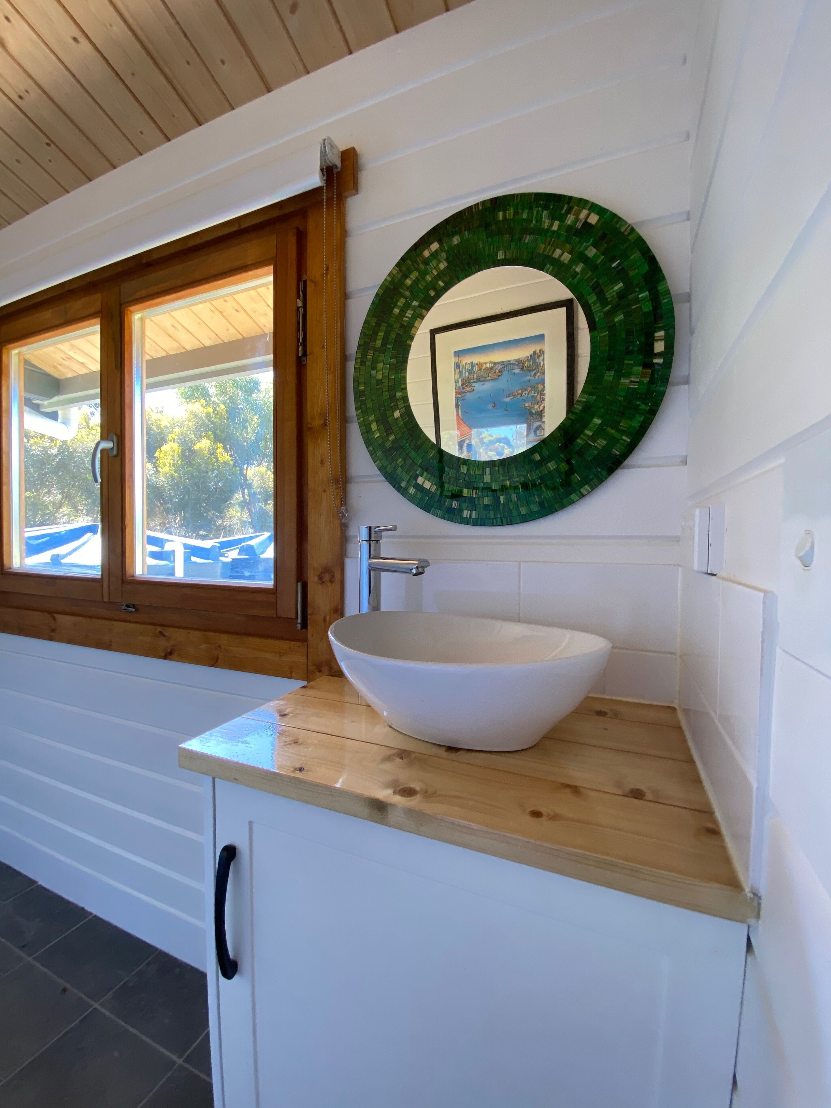 淋浴设施、毛巾、卫生纸