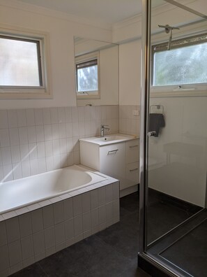 Bathtub, towels, soap, toilet paper -  Recently updated Shoreham beach house  (Shoreham)