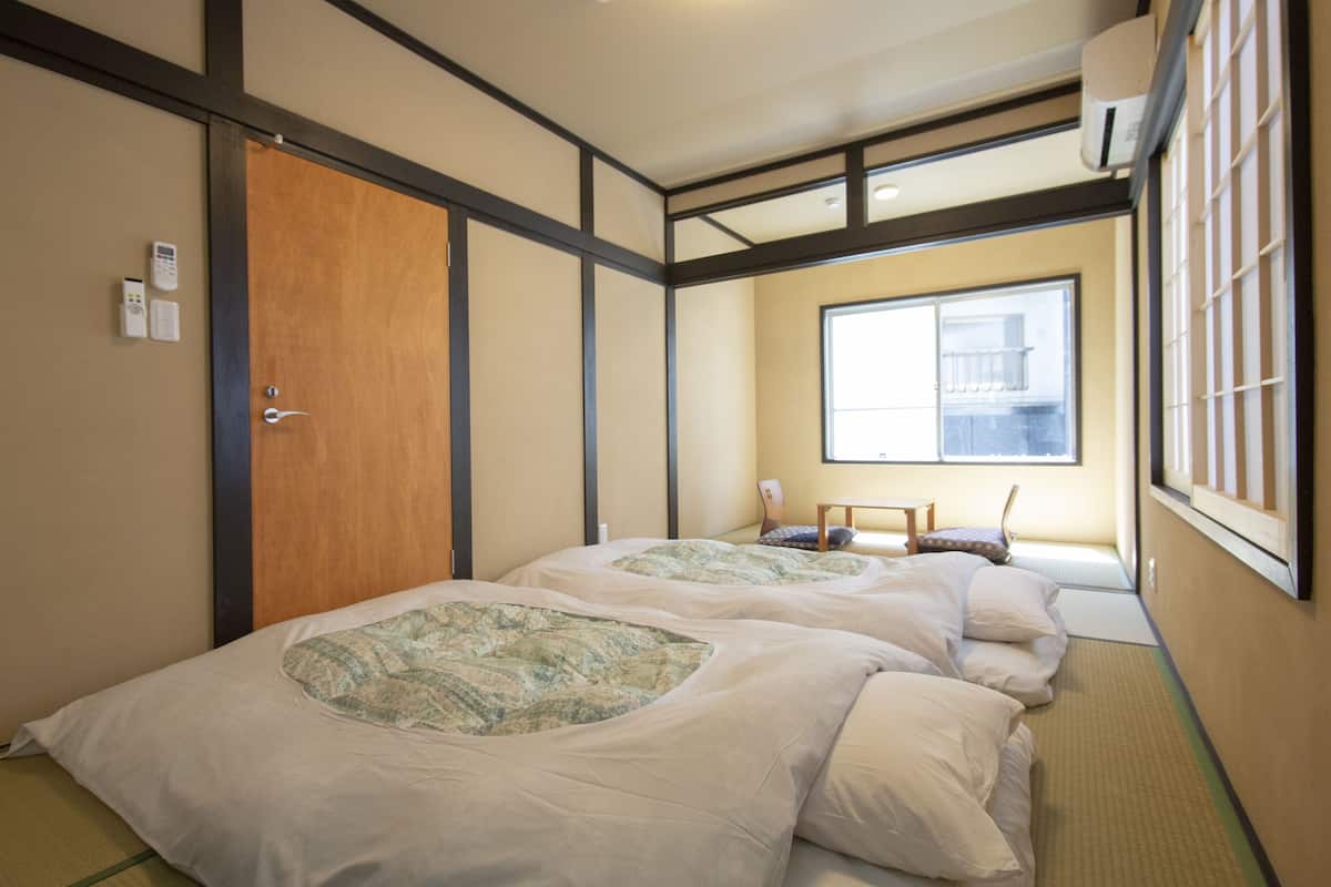 Dreibettzimmer, Nichtraucher | Schreibtisch, Bügeleisen/Bügelbrett, kostenloses WLAN, Bettwäsche