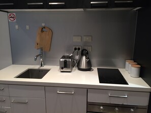 Micro-ondes, four, plaque de cuisson, lave-vaisselle