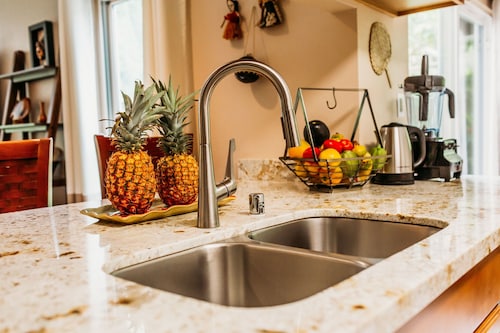 Family Friendly Spacious 4 Bdrm Home Near beachs,restaurants,park,shops and more