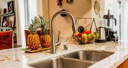 Family Friendly Spacious 4 Bdrm Home Near beachs,restaurants,park,shops and more