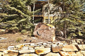 تفاصيل الفندق من الخارج