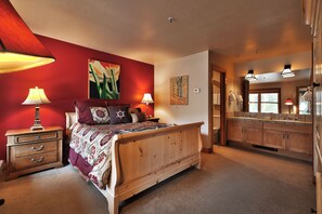 2 bedrooms, iron/ironing board, Internet, bed sheets