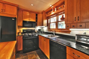 ثلاجة، ميكروويف، فرن، غسالة أطباق