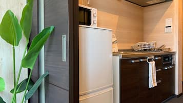 Apartment | Private kitchenette | Fridge, microwave, stovetop, coffee/tea maker