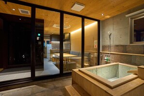 エグゼクティブ ペントハウス 禁煙 | 2 室のベッドルーム、高級寝具、デスク、ノートパソコン用作業スペース
