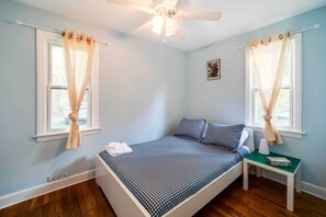 2 bedrooms, desk, iron/ironing board, Internet