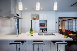 3 Bedroom House, Non smoking | Private kitchen | Fridge, microwave, stovetop, coffee/tea maker - Shochikubai by H2 Life (Furano)