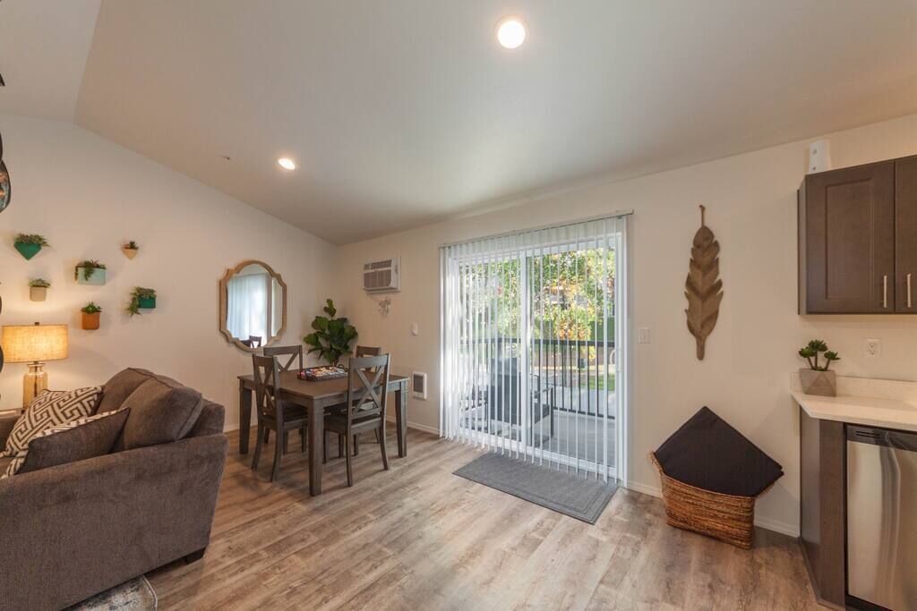 TV, peis og kontorer