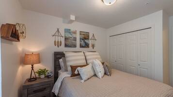 2 sovrum, skrivbord, strykjärn/strykbräda och wi-fi