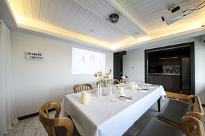 Room (Party Room) | In-room dining - Diamond Hotel (Jinju)
