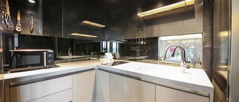 Room (Party Room) | Private kitchen | Fridge, electric kettle