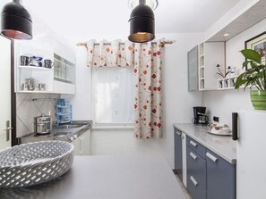 Fridge, microwave, stovetop, coffee/tea maker