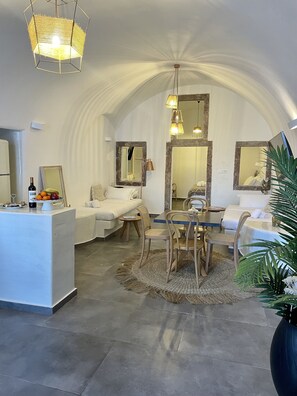Grand Cave Suite with Caldera Sea Views | Living area - Doukas Caldera Suites Fira (Santorini)