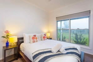 4 habitaciones, tabla de planchar con plancha, internet y ropa de cama 