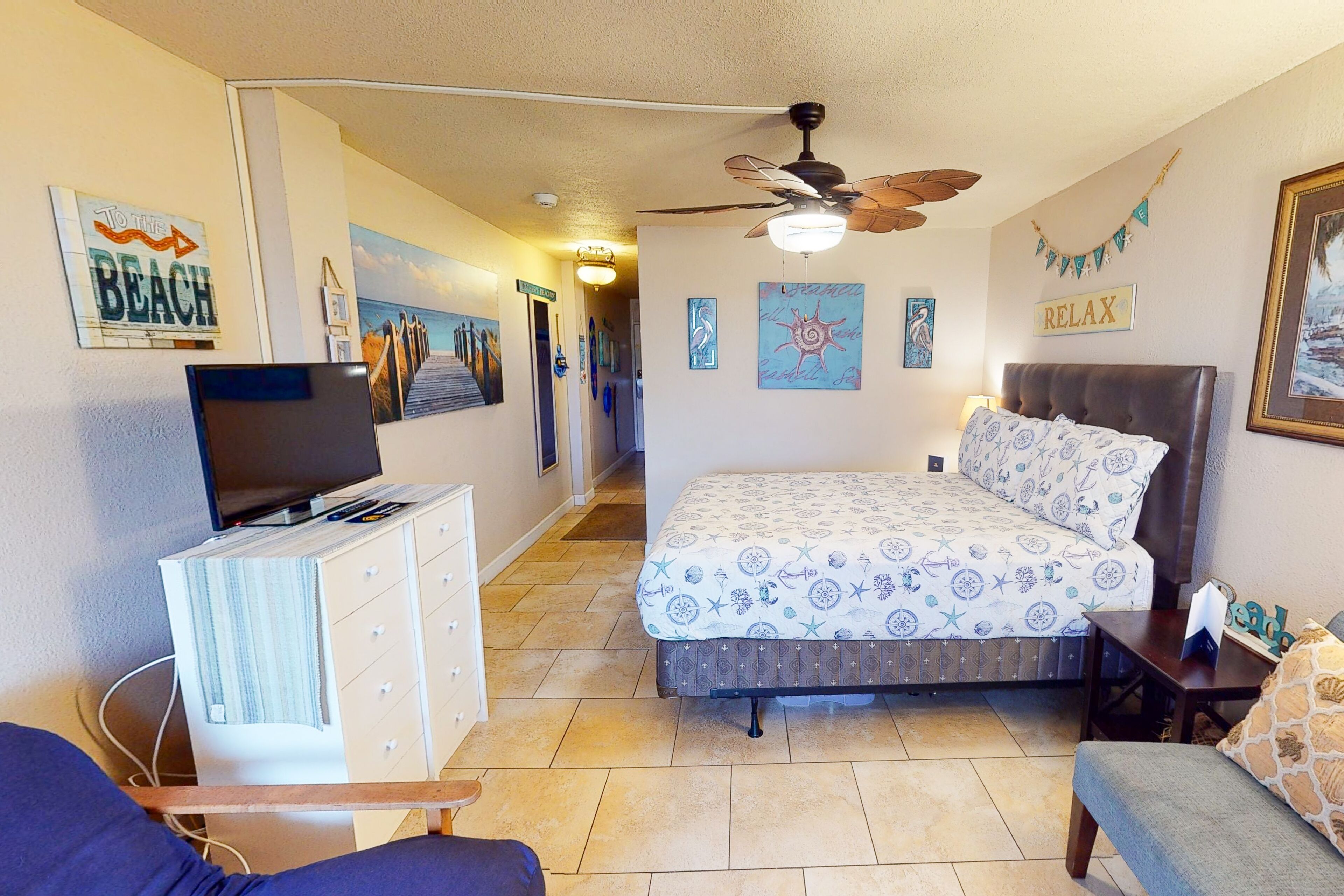 Oceanfront Studio with Private Balcony, Shared Pool, Beach Access, & WiFi