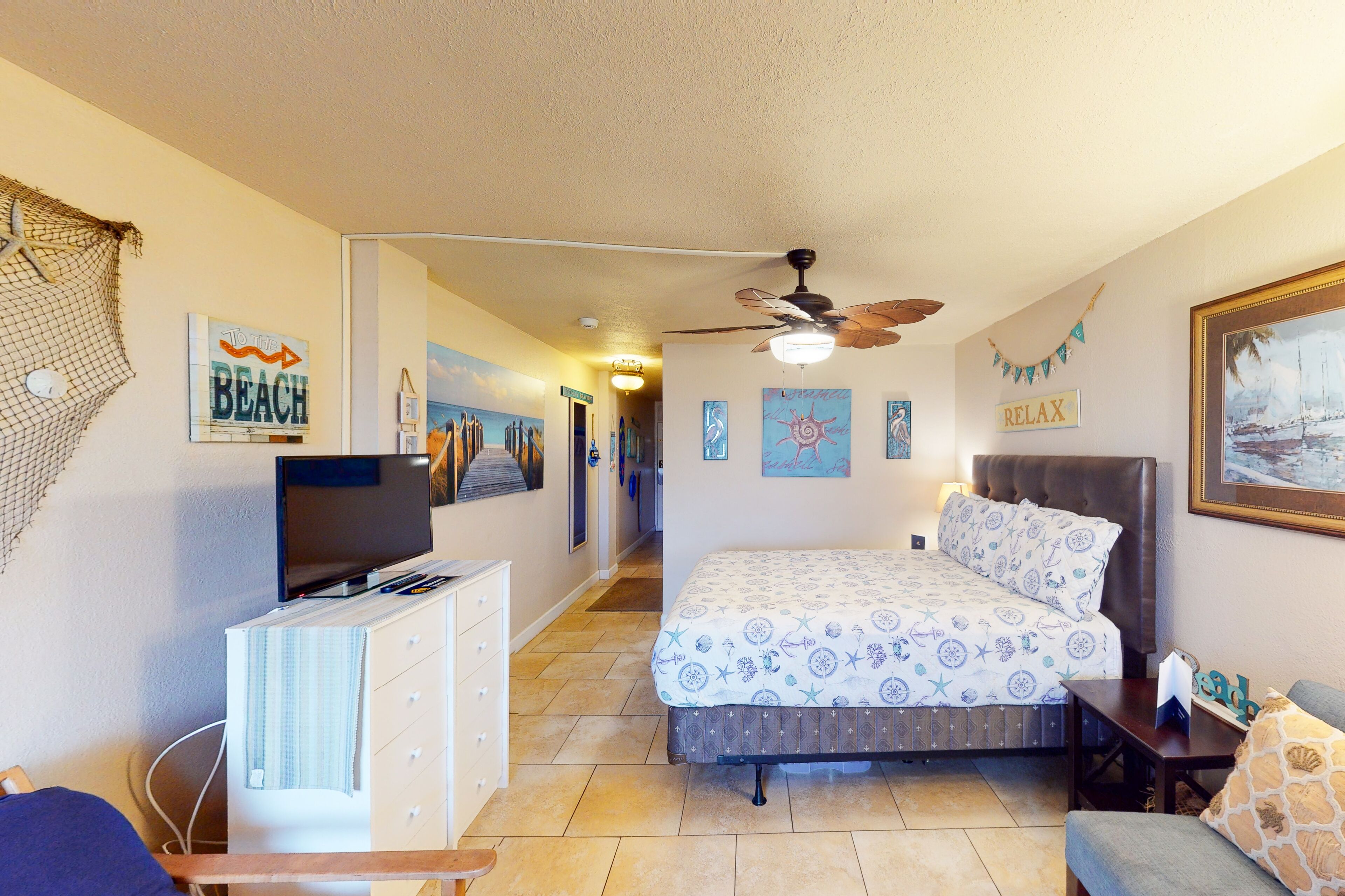 Oceanfront Studio with Private Balcony, Shared Pool, Beach Access, & WiFi
